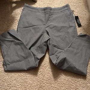 NWT Jones & Co capri length pants. 14W.